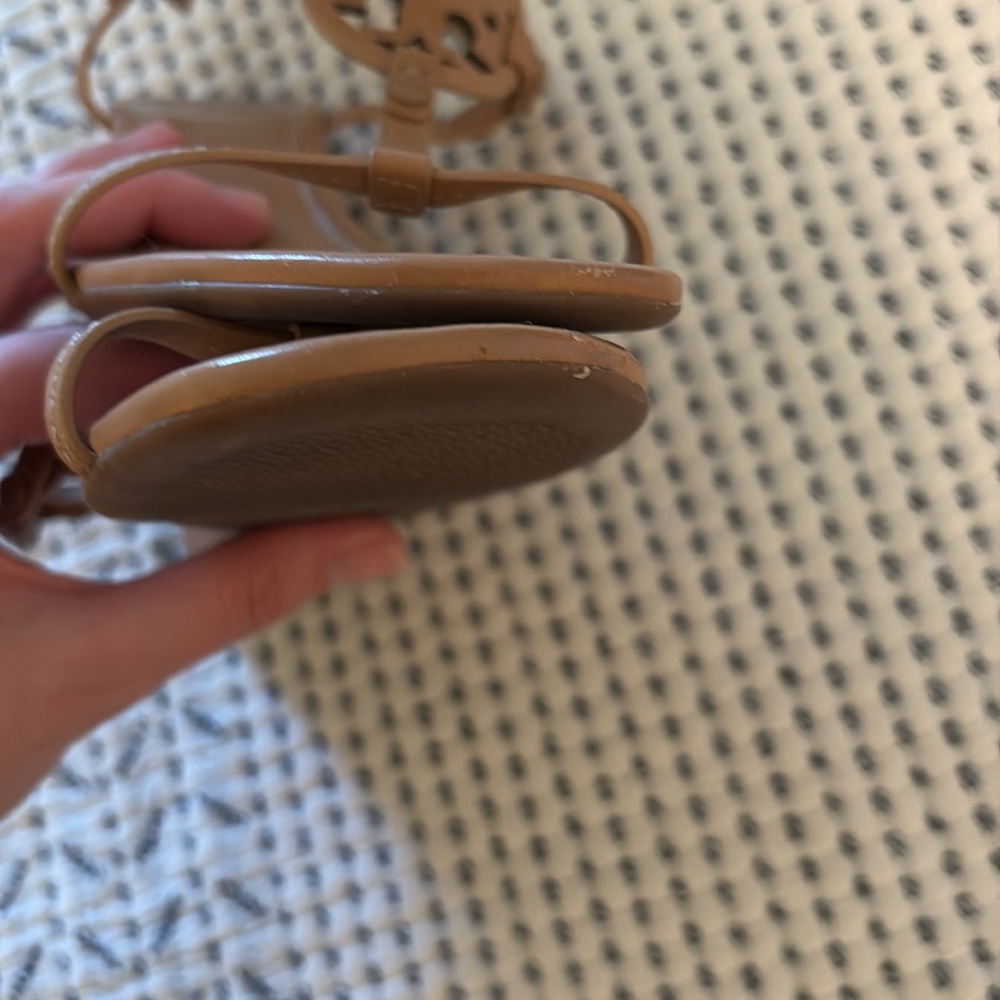 Tory Burch Tan Sandals with Signature Medallion - Picture 4 of 6